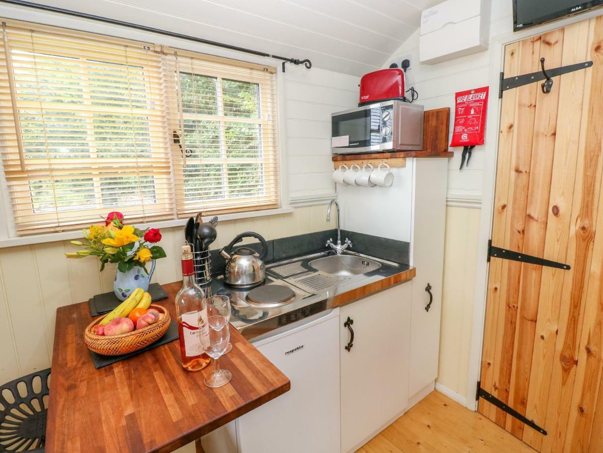 Shepherds Hut - The Crook Milford Haven Exterior foto